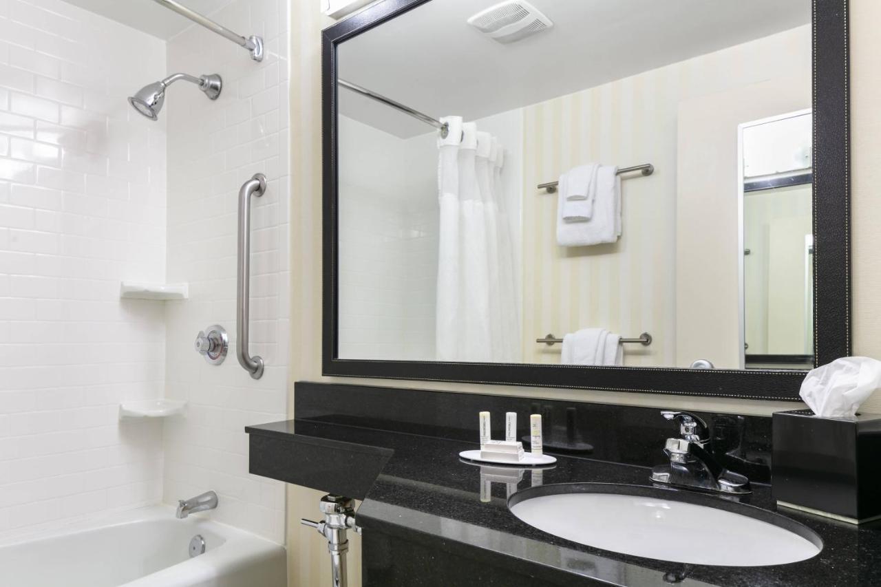 Chester Inn & Suites Sharonville Exteriör bild
