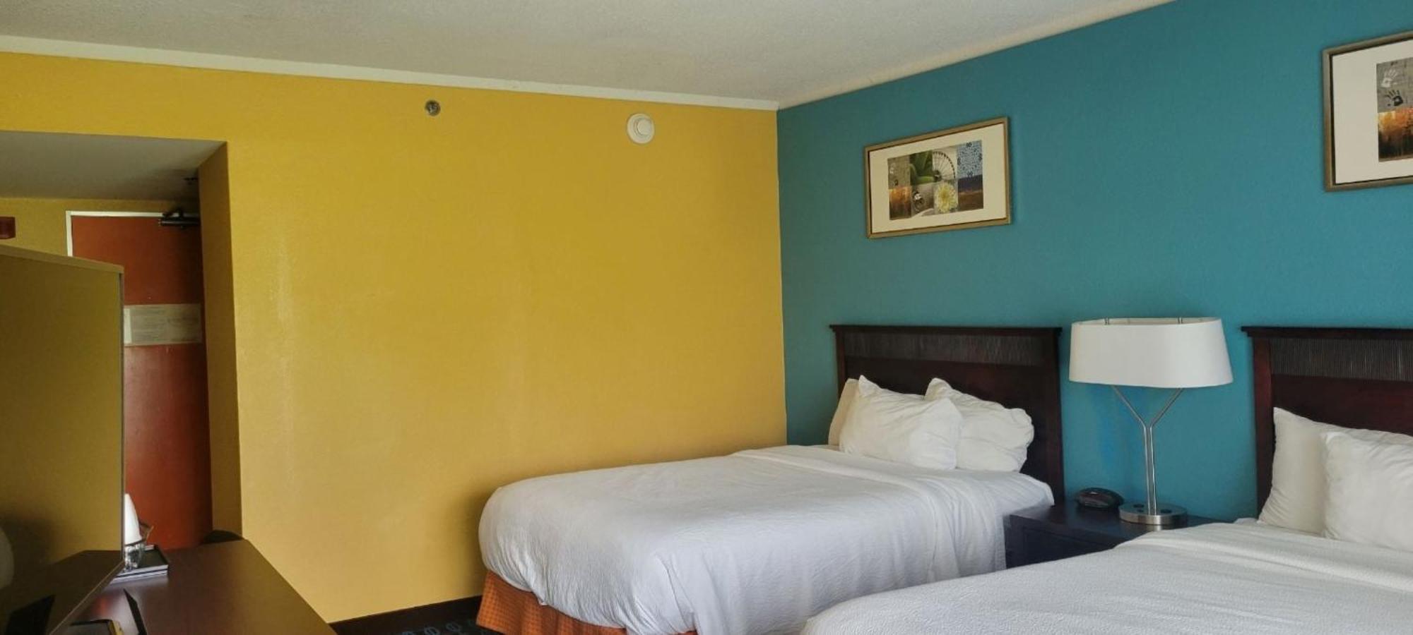 Chester Inn & Suites Sharonville Exteriör bild